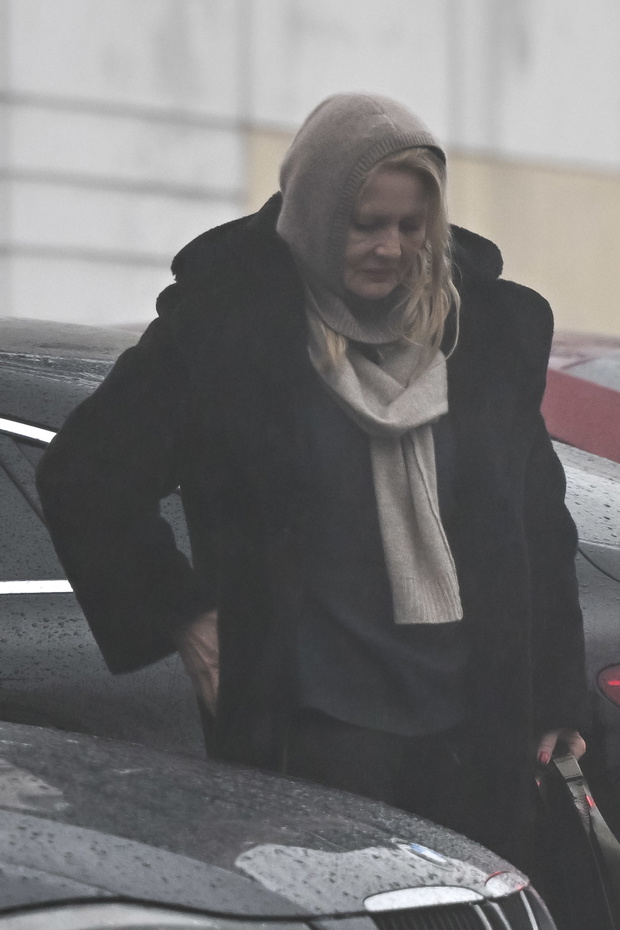 Grażyna Szapołowska przyłapana przez paparazzi.