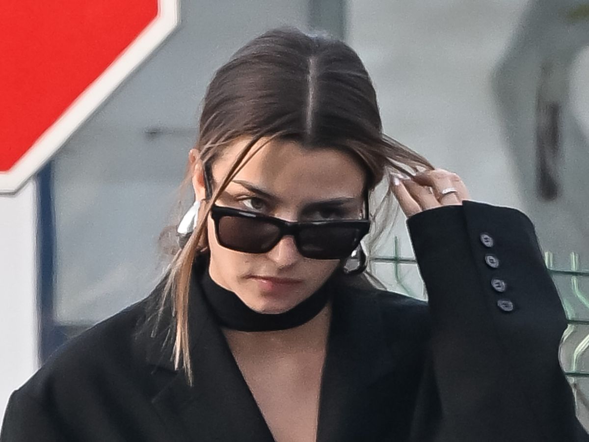 Paparazzi dopadli Julię Wieniawę z torebką za fortunę.