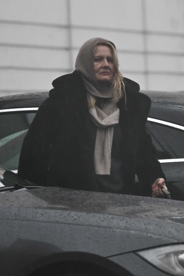 Grażyna Szapołowska przyłapana przez paparazzi.