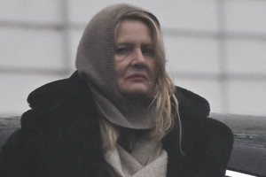 Grażyna Szapołowska przyłapana przez paparazzi.
