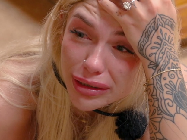 Alicja płacze w Hotelu Paradise