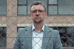 "Porządny człowiek" – polski thriller, który wstrząśnie widzami!