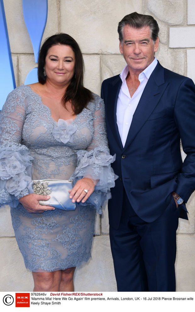 Pierce Brosnan zadaje szyku u boku żony