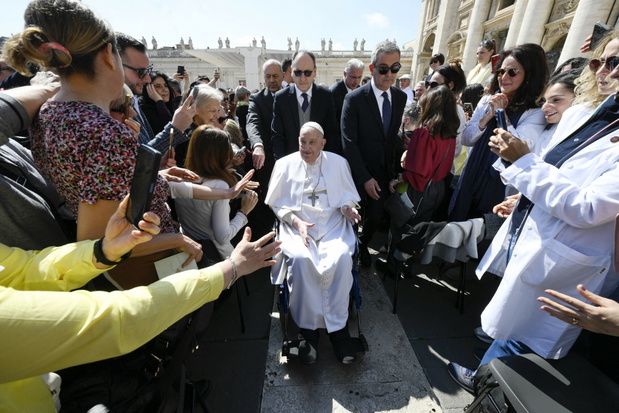 Szok i wzruszenie w Watykanie: Papież Franciszek niespodziewanie pojawił się na Placu Świętego Piotra