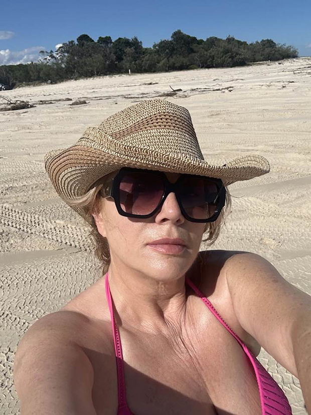 Danuta Martyniuk na plaży
