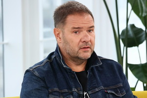 Tomasz Karolak szczerze o traumie dzieci i kulisach powrotu „Rodzinki.pl”!