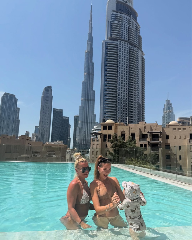 Sandra Kubicka z mamą i synkiem w Dubaju