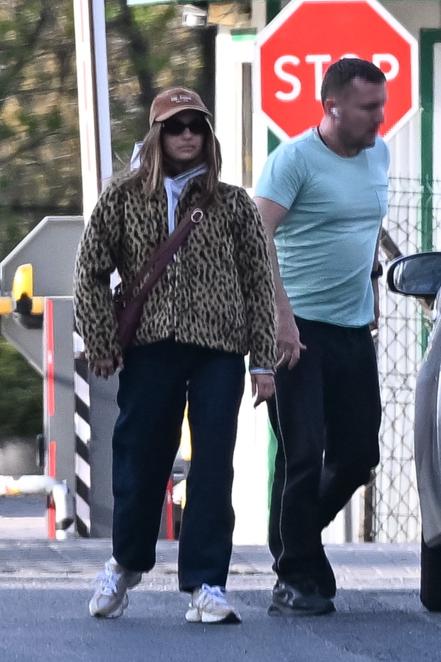 Julia Wieniawa w panterkowej kurtce