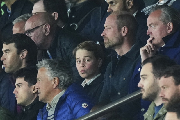 Książę William i George na meczu Paris Saint-Germain i Aston Villa w Paryżu