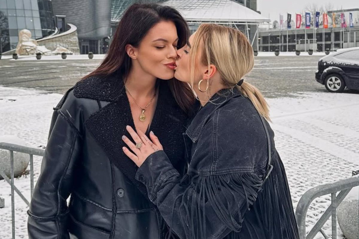 Agnieszka Skrzeczkowska i Karolina Brzuszczyńska pokazały się w sukniach ślubnych