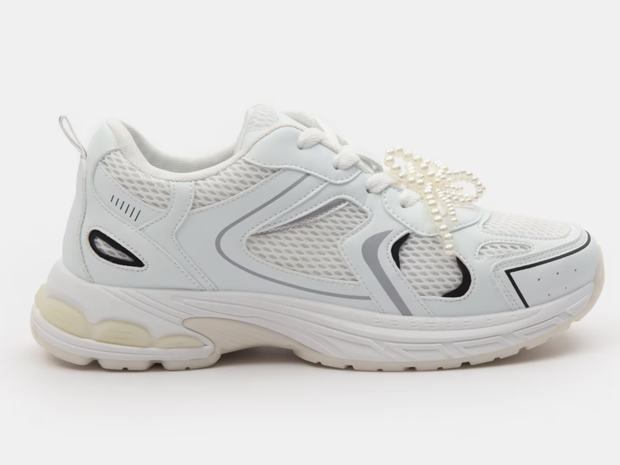 Sneakersy z Sinsay w stylu New Balance 530