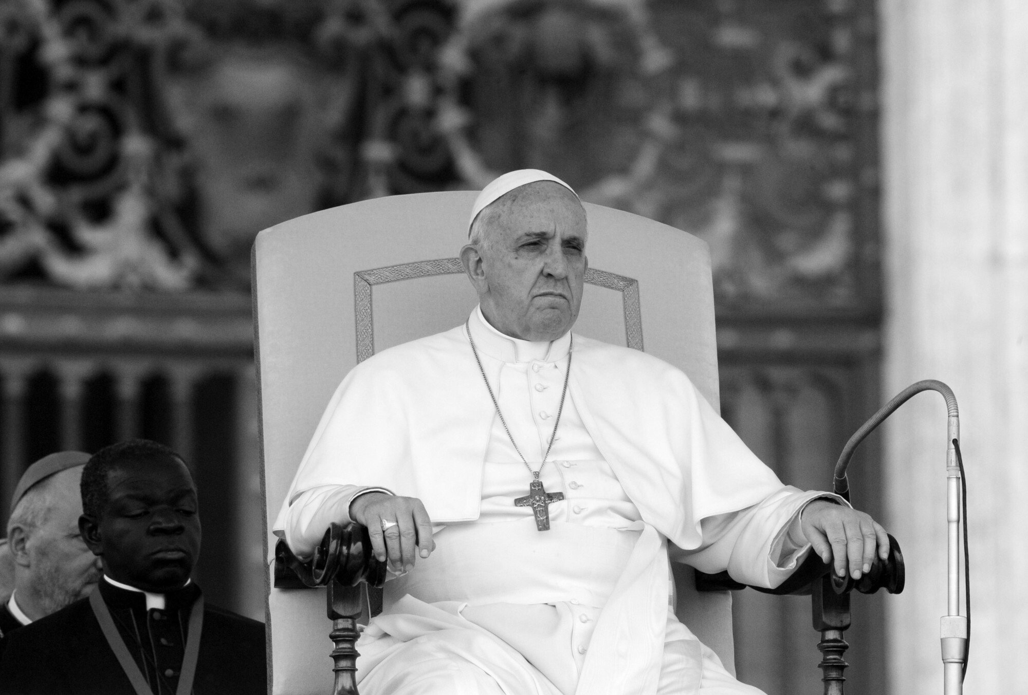 Watykan w żałobie: Papież Franciszek nie żyje – oficjalna przyczyna śmierci