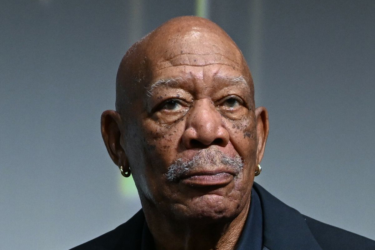 Dlaczego Morgan Freeman nigdy nie rozstaje się z kolczykami?