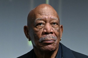 Dlaczego Morgan Freeman nigdy nie rozstaje się z kolczykami?