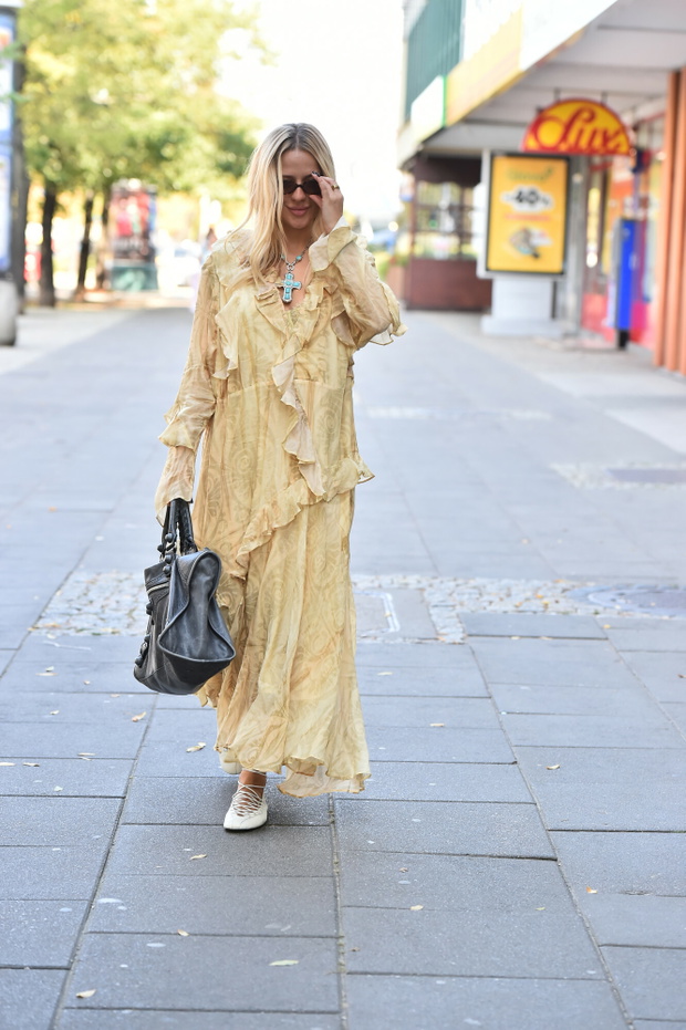 Jessica Mercedes w sukience w stylu boho