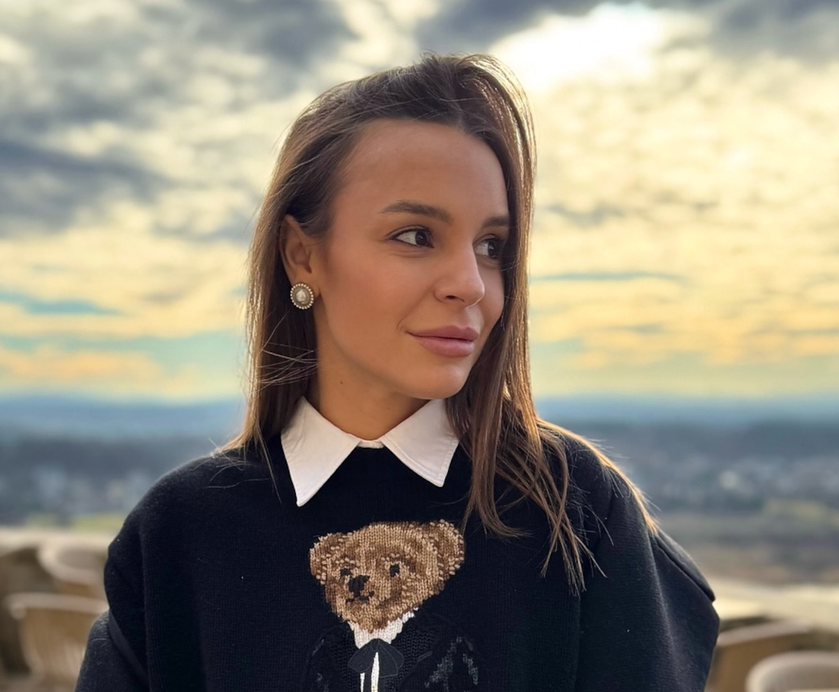 Optycznie powiększa biust i podkreśla talię. Paulina Rzeźniczak już nosi tę ultramodną marynarkę