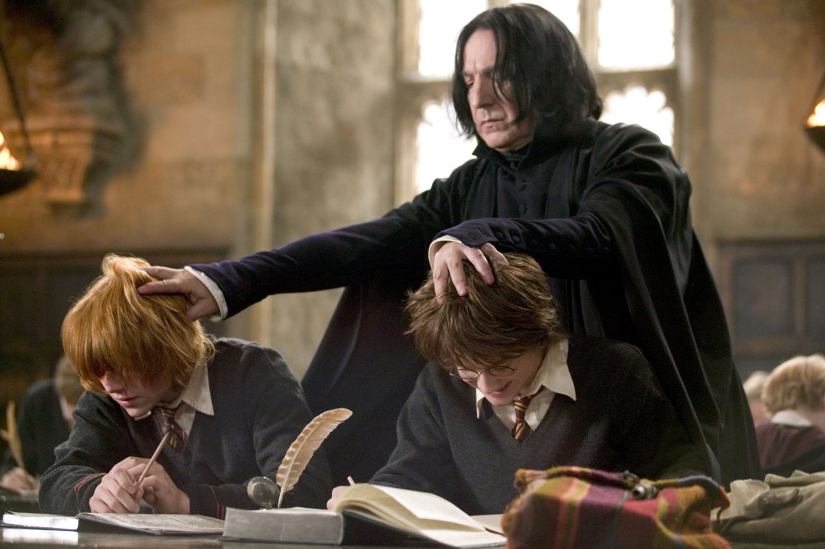 Harry Potter i Czara Ognia Harry Potter and the Goblet of Fire film familijny, USA 2005 re¿. Mike Newell scena z: Daniel Radcliffe, Rupert Grint, Alan Rickman