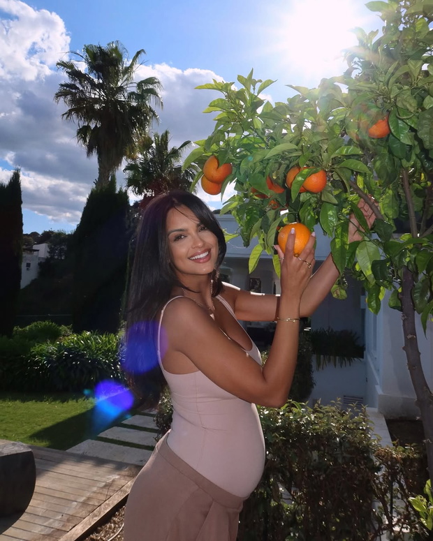Klaudia El Dursi eksponuje ciążowy brzuszek w Hiszpanii