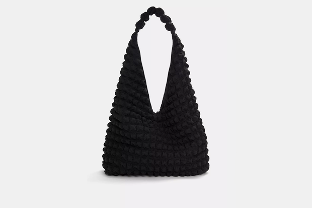 Czarna torebka z Pull&Bear za 99,90 złotych