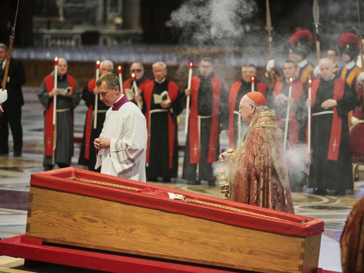 Skandal tuż przed pogrzebem papieża Franciszka. Ta decyzja była ciosem dla jego rodziny