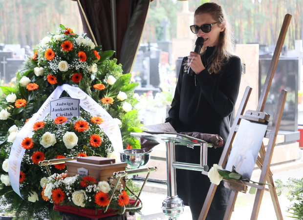 Agata Buzek na pogrzebie Jadwigi Jankowskiej-Cieślak