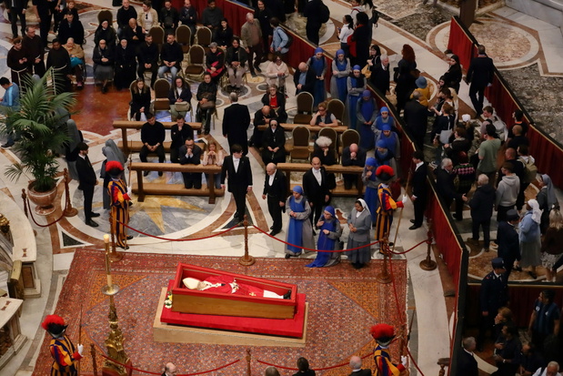 Ciało papieża Franciszka wystawione w Bazylice Świętego Piotra
