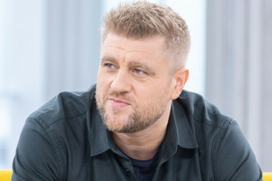 Tomasz Jakubiak długo nie wiedział, że choruje. Ten rak rozwija się po cichu. Poznaj jego objawy