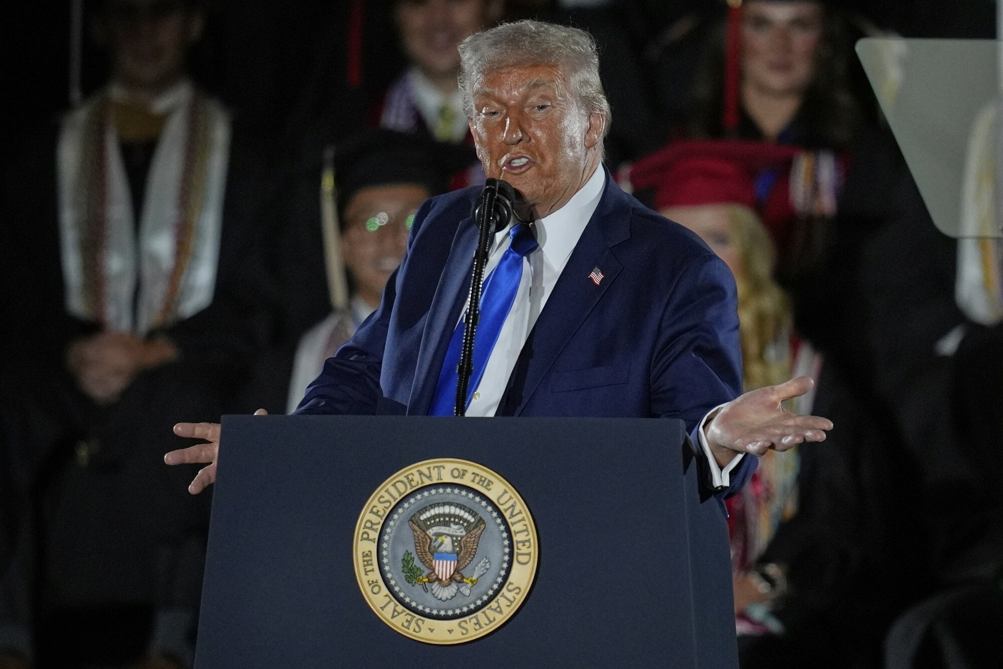 Donald Trump jako papież? Kontrowersyjna grafika wywołuje burzę