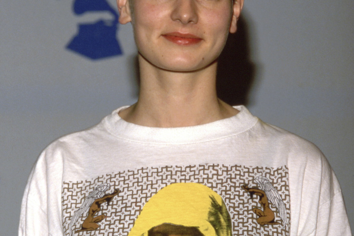 Sinéad O’Connor szokuje! Podarła zdjęcie papieża – Frank Sinatra ostro komentuje