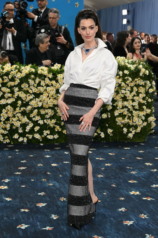 Anne Hathaway MET Gala 2025