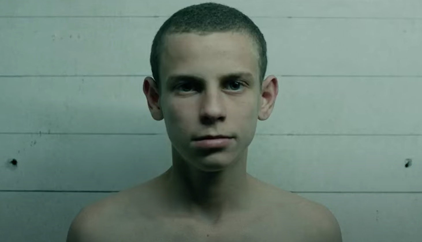 Zły dzieciak: Poruszający serial Netfliksa o dorastaniu i przetrwaniu