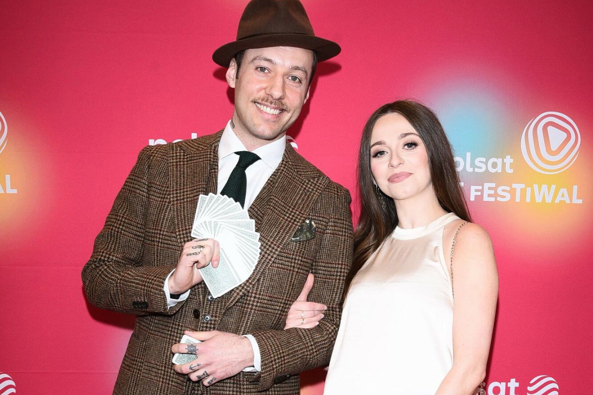 Gwiazda pokazała ciążowy brzuszek na konferencji Polsat Hit Festival