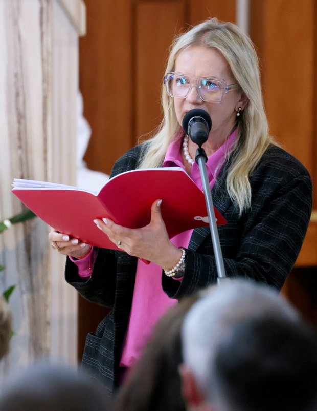 Marzena Rogalska na pogrzebie Tomasza Jakubiaka