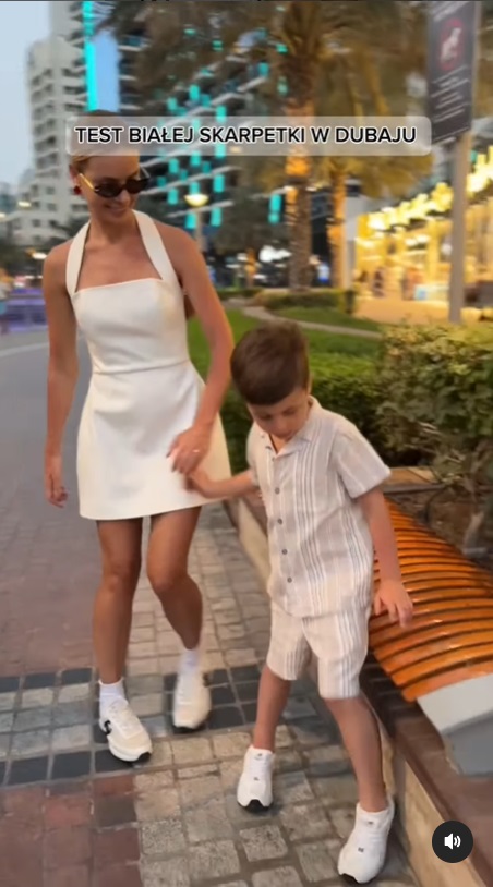 Izabela Janachowska w białej kreacji zawiązywanej na szyji