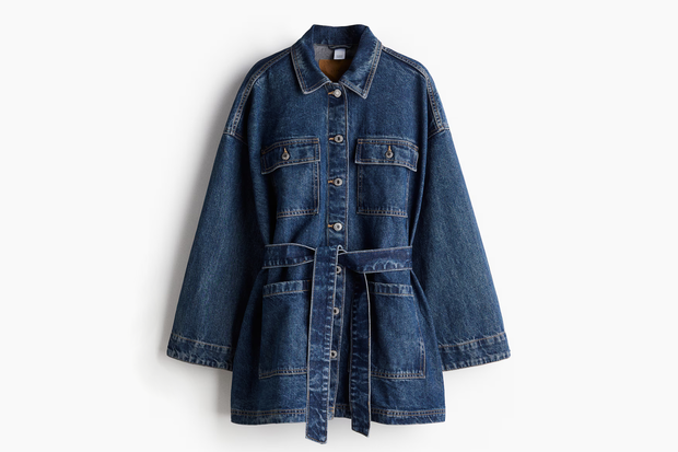 Jeansowa kurtka z H&amp;M z wiązaniem w talii za 147,99 złotych