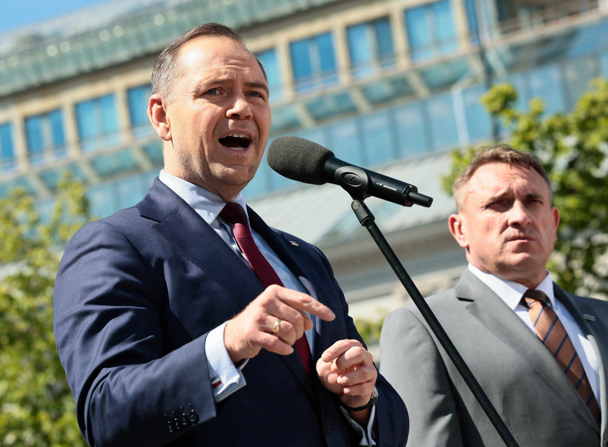 Karol Nawrocki atakuje gen. Pytla w nocnym wpisie – burza w sieci