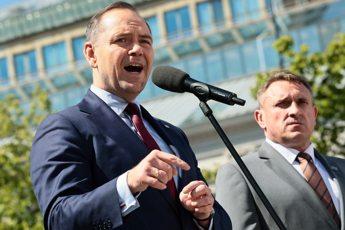 Karol Nawrocki atakuje gen. Pytla w nocnym wpisie – burza w sieci