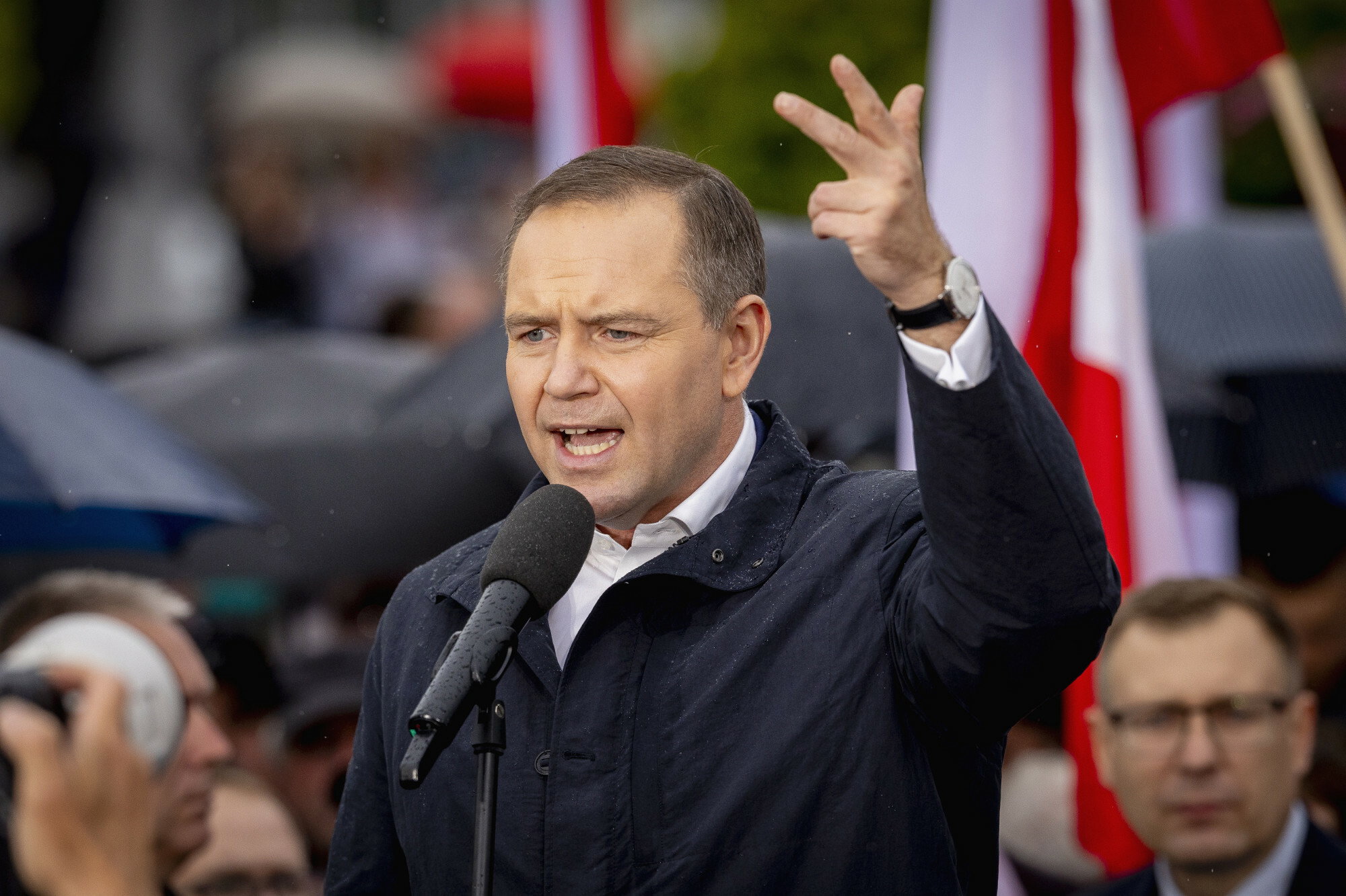 Karol Nawrocki potknął się tuż przed debatą prezydencką – nieoczekiwany incydent