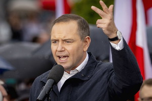 Karol Nawrocki potknął się tuż przed debatą prezydencką – nieoczekiwany incydent