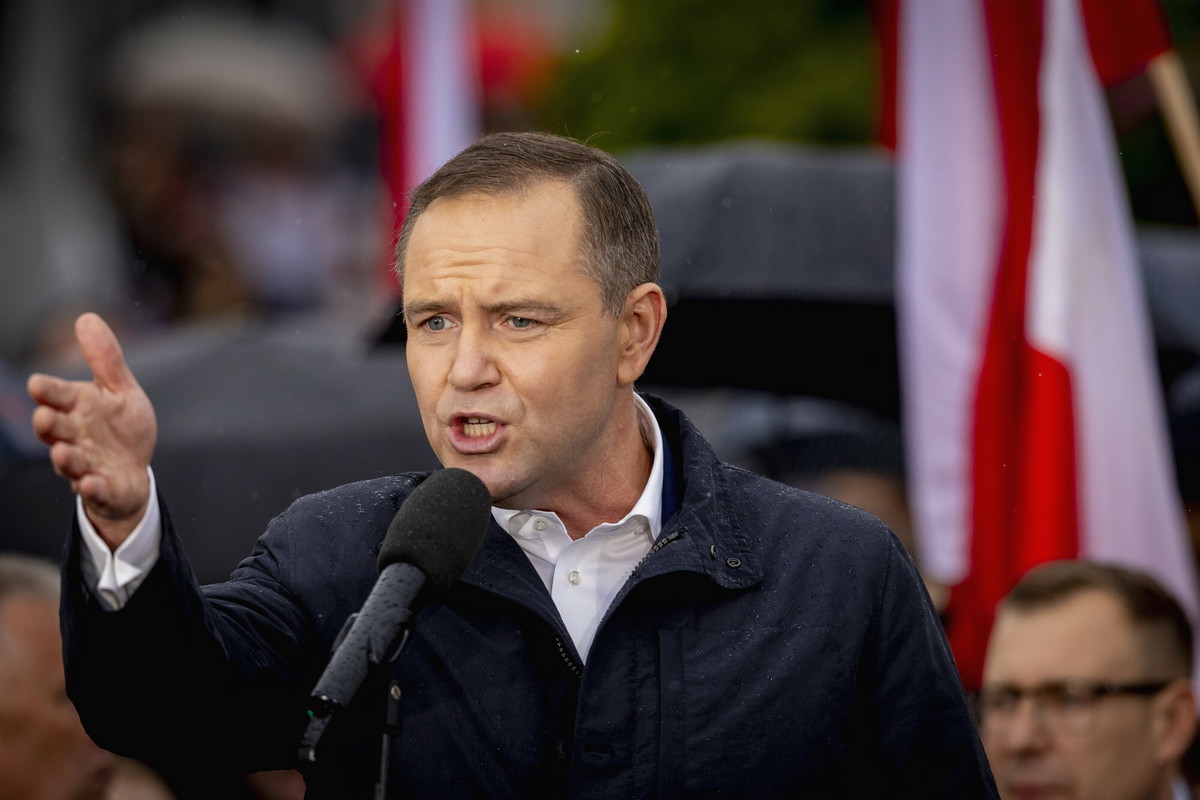 Karol Nawrocki uczestniczył w ustawce kibiców. Sztab: „Nie wstydzi się tego”