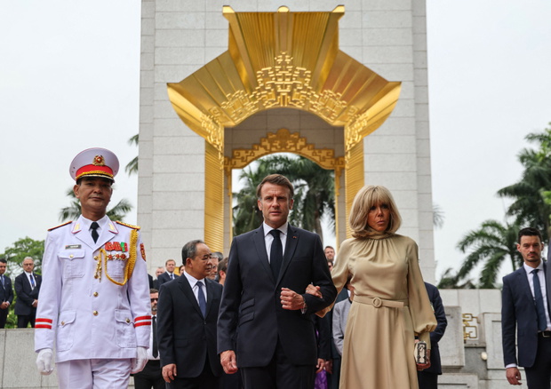 Incydent Emmanuel Macron i jego żony Brigitte
