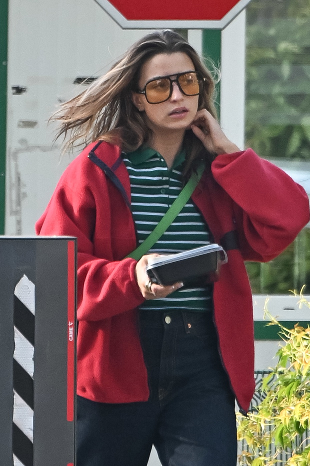 Julia Wieniawa bez ani grama makijażu na zdjęciach paparazzi