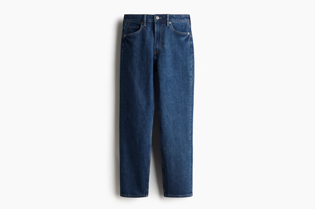 Modne jeansy typu straight rodem z lat 90. z H&amp;M za 109,99 złotych
