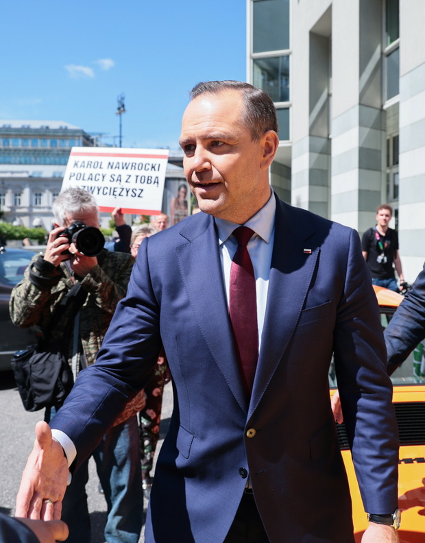 Karol Nawrocki uczestniczył w ustawce kibiców. Sztab: „Nie wstydzi się tego”