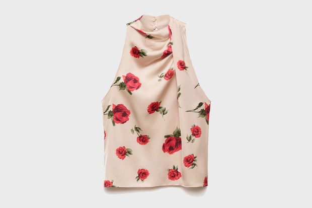 Bluzka w róże z Mango za 149,99 złotych