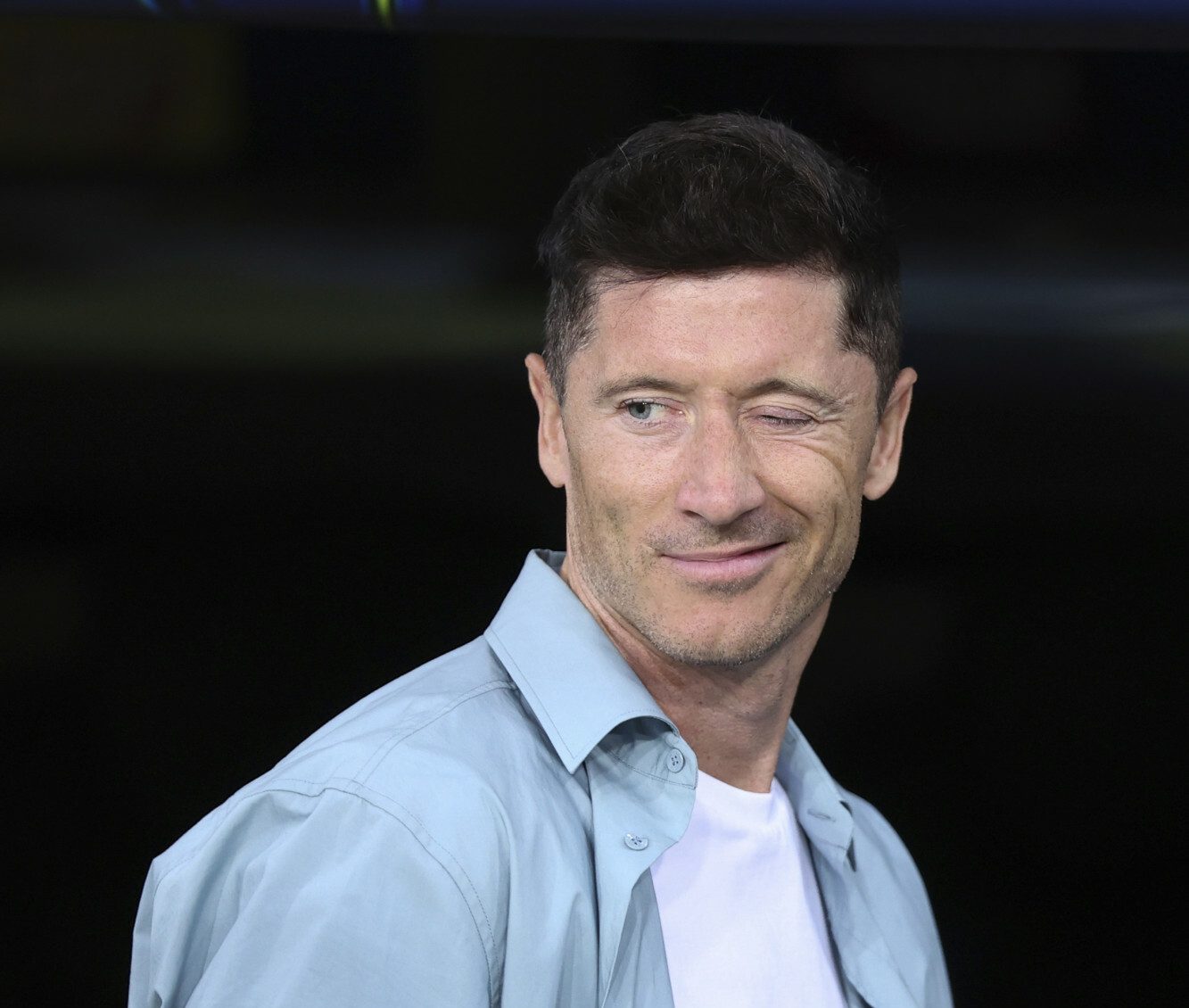 Tego zdjęcia nikt się nie spodziewał. Robert Lewandowski w środku nocy przyłapany przez zagraniczne media