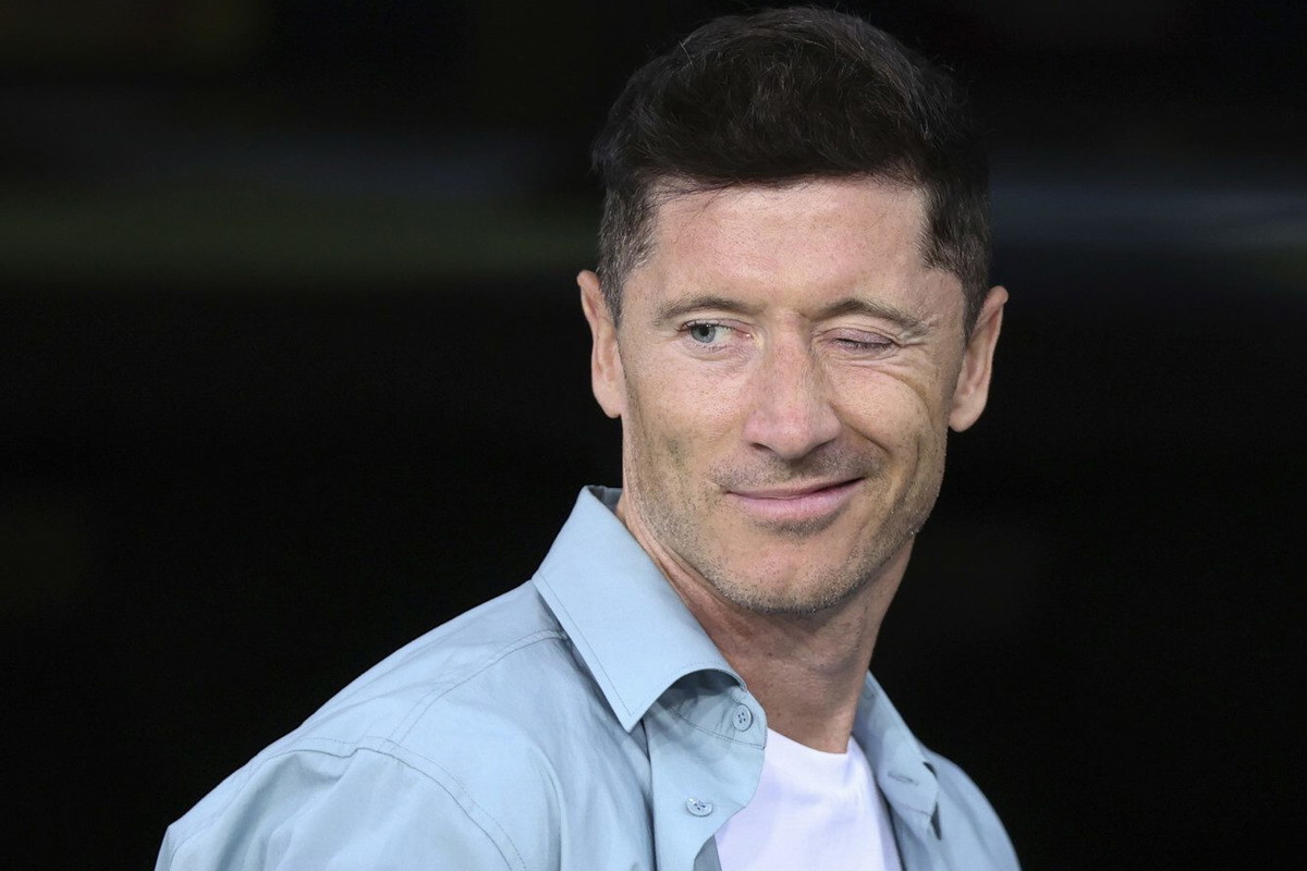 Tego zdjęcia nikt się nie spodziewał. Robert Lewandowski w środku nocy przyłapany przez zagraniczne media