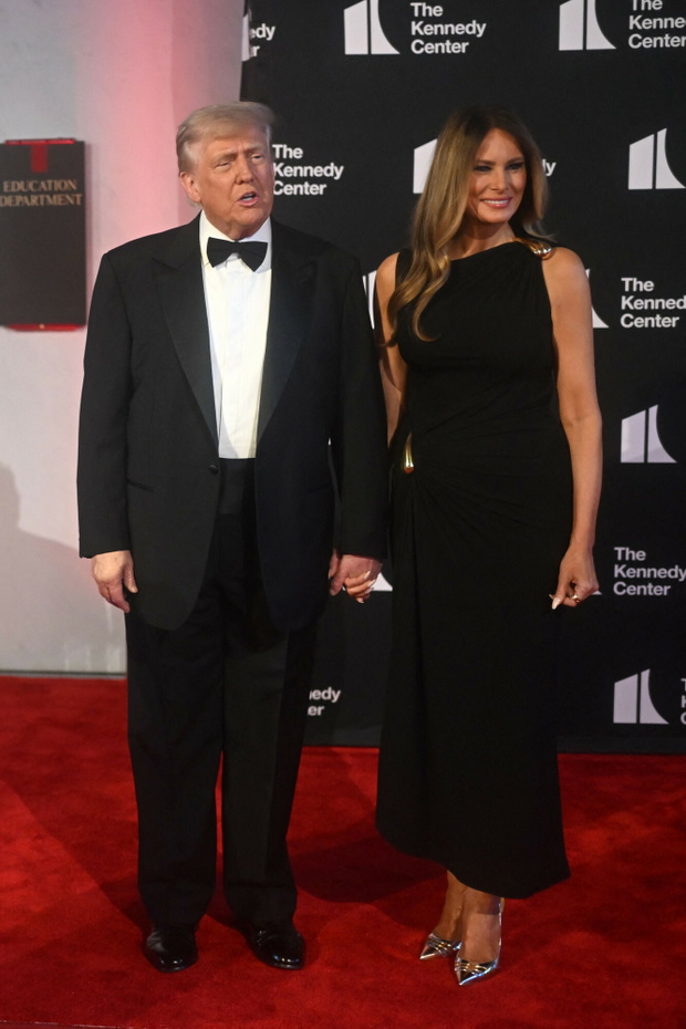 Donald i Melania Trump wygwizdani w teatrze