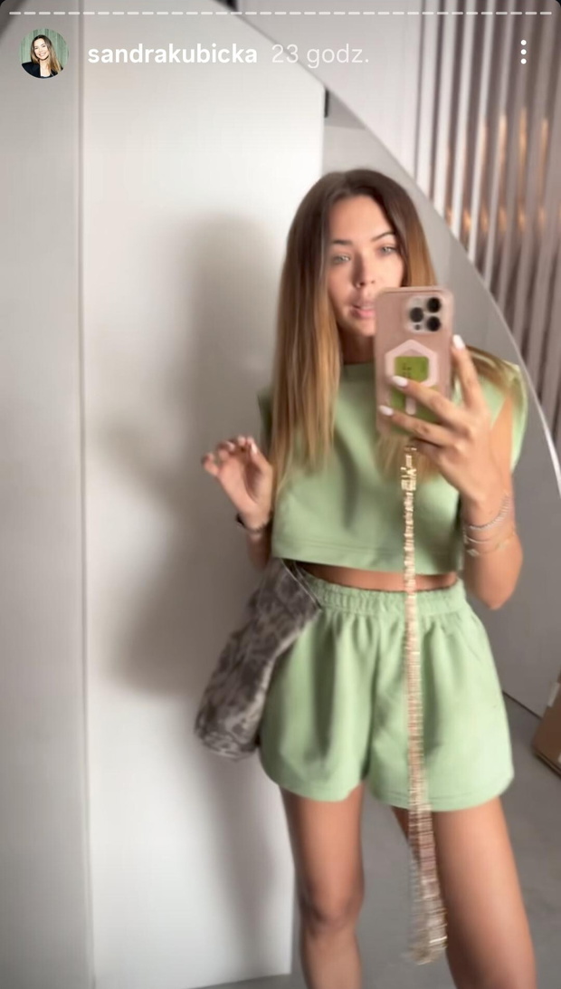 Sandra Kubicka w kolorowych sneakersach