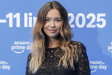 Sandra Kubicka w czarnym ażurowym komplecie